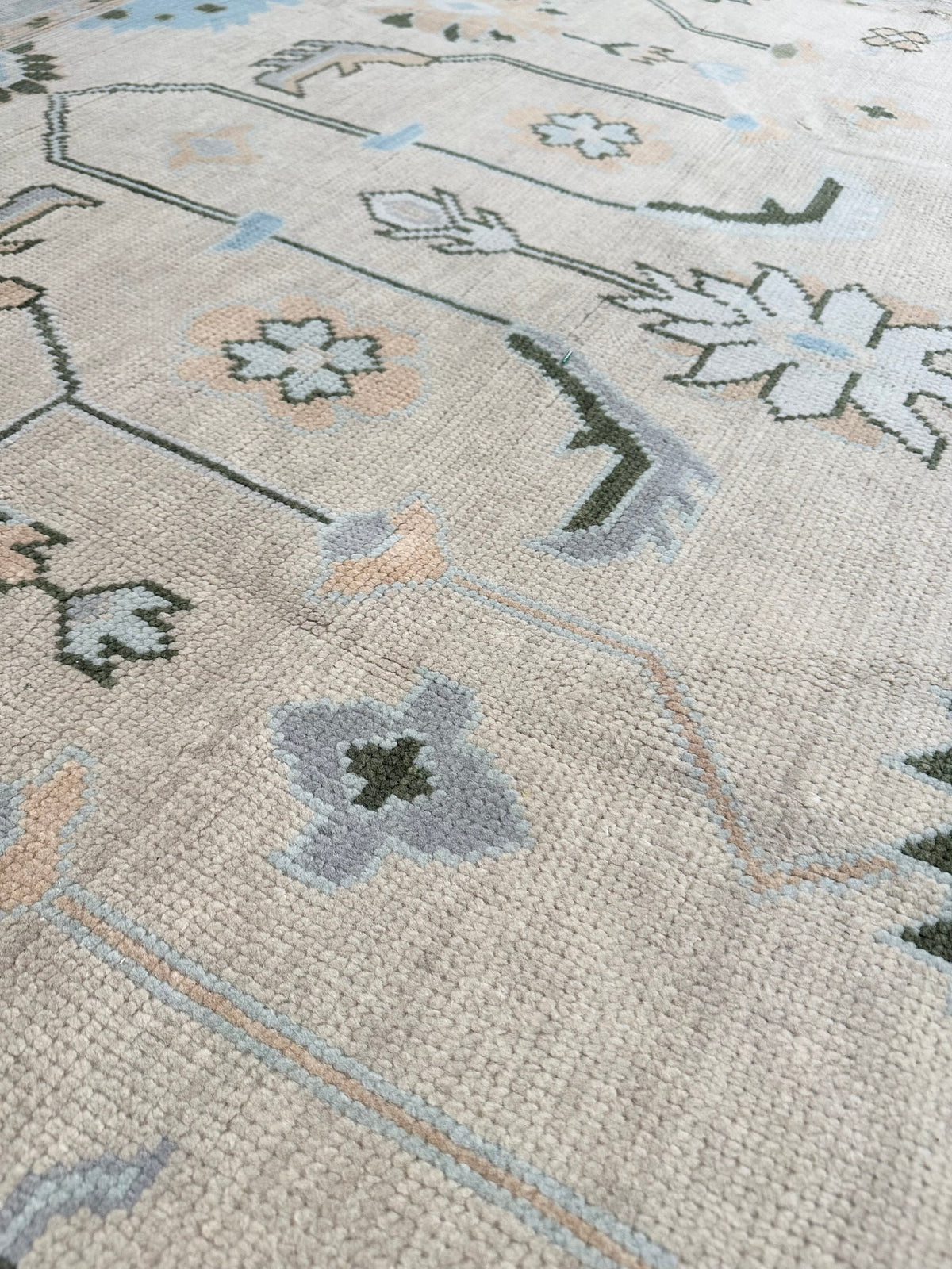 Inverness Sand/Tan Modern Oushak Rug