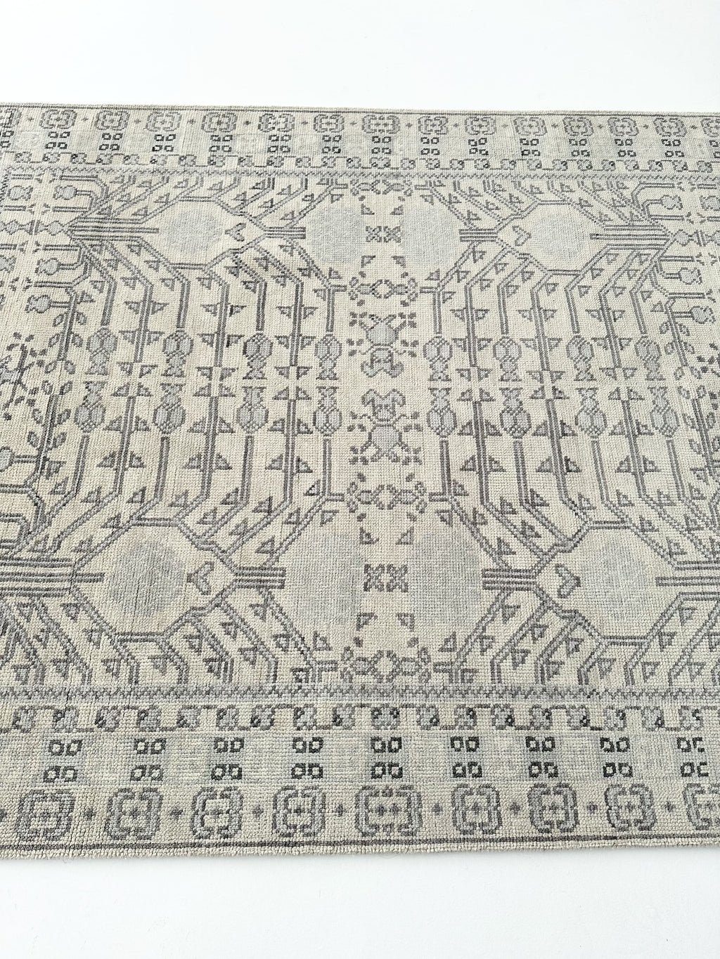 Casablanca Neutral Hand-Knotted Wool Rug