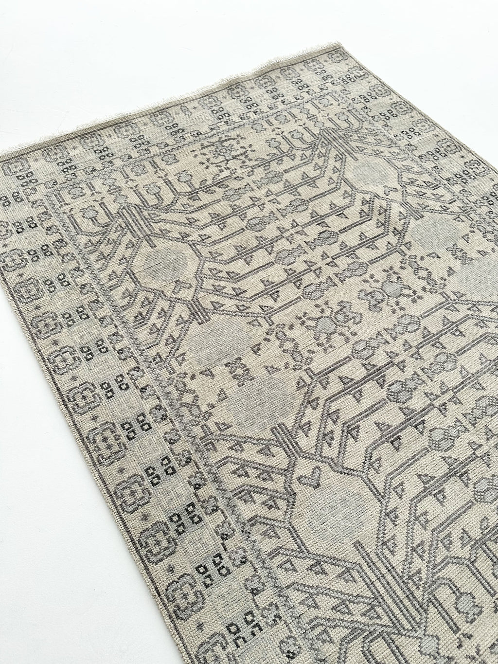Casablanca Neutral Hand-Knotted Wool Rug