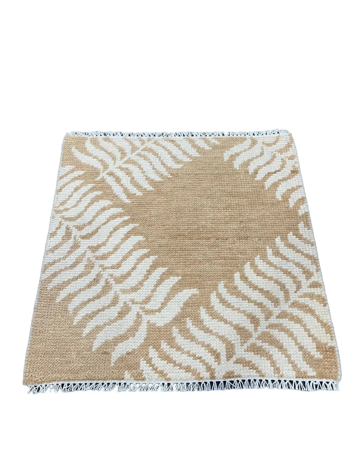Ivy • Cream on Brown