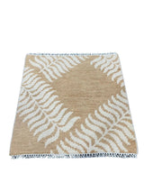 Ivy • Cream on Brown