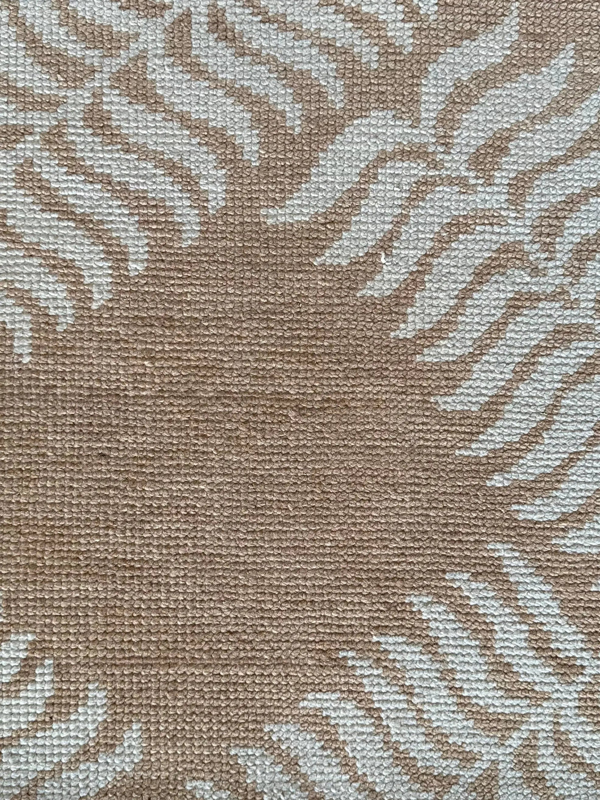 Ivy • Cream on Brown