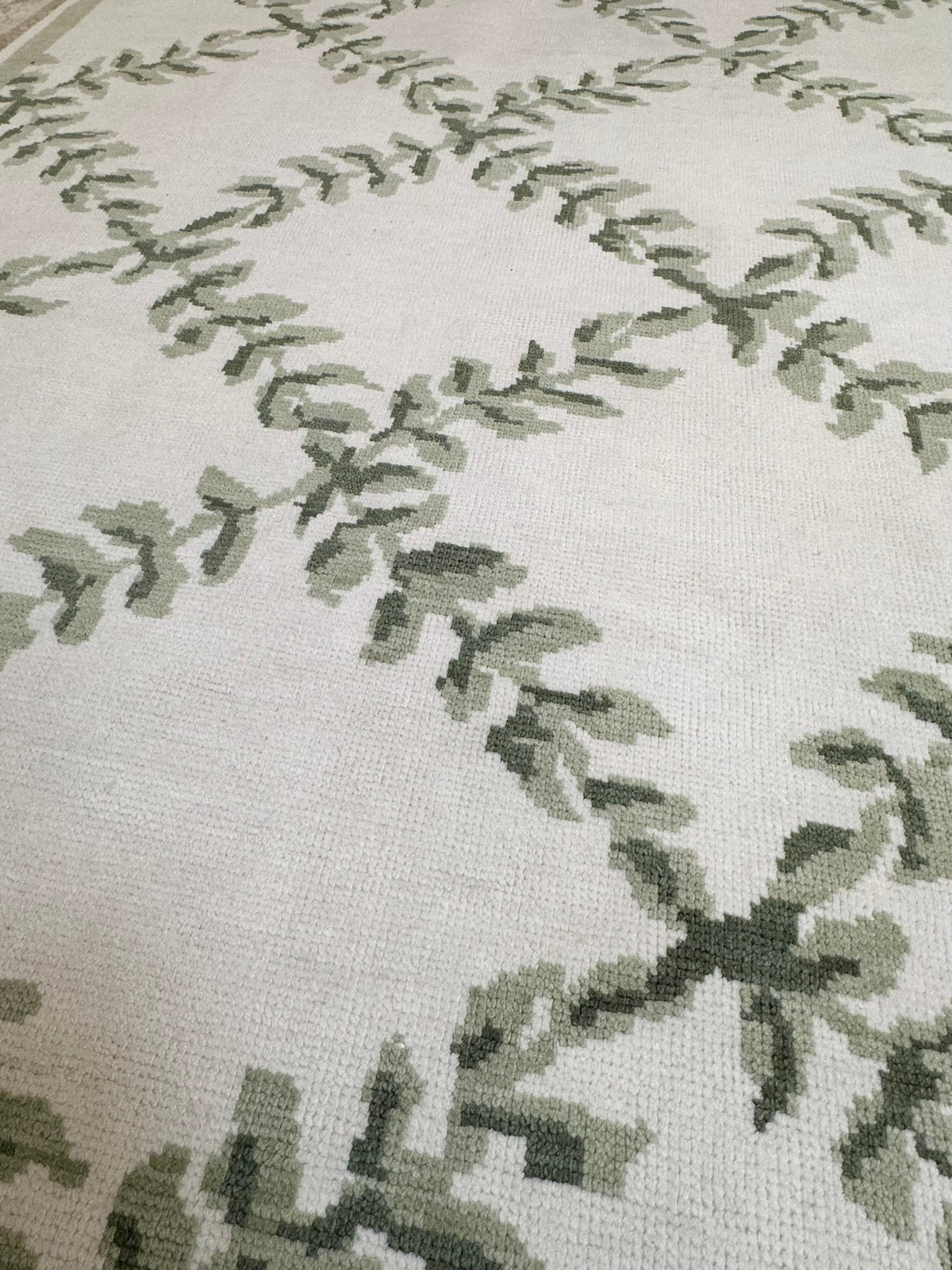 Laurel Canyon Green Hand-Knotted Wool Rug