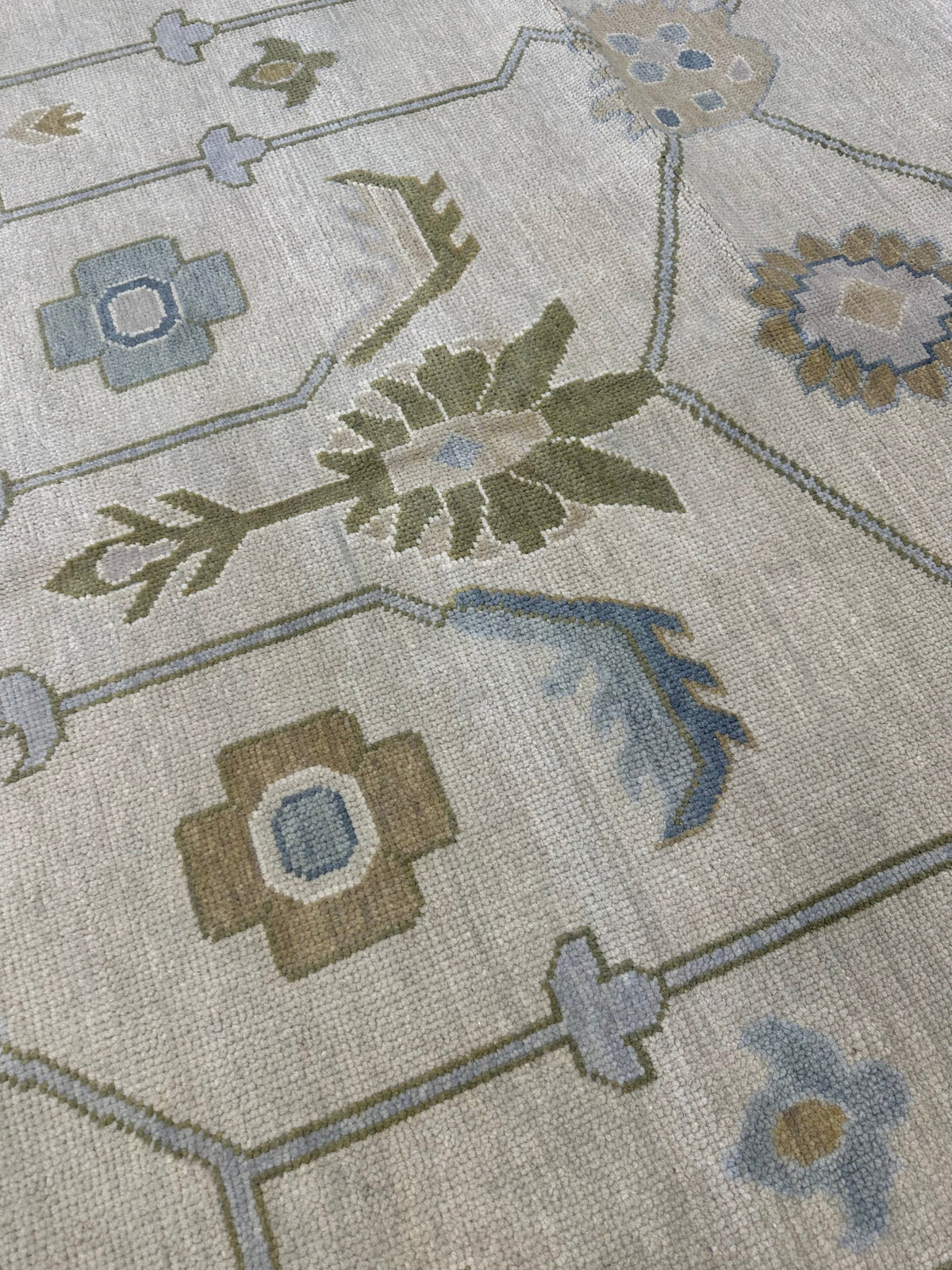Emmaline Modern Oushak Rug