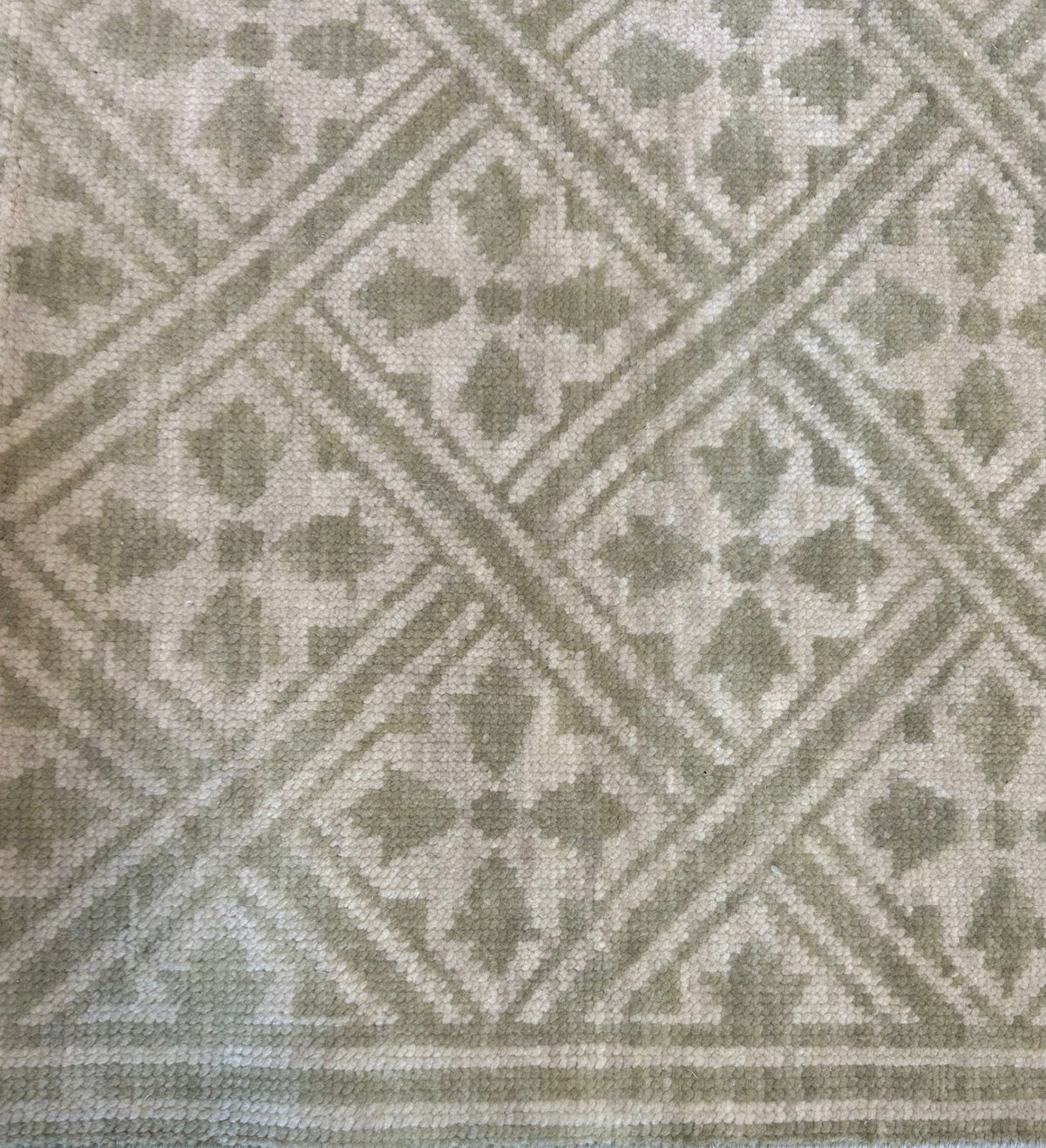 Lola Modern Oushak Rug