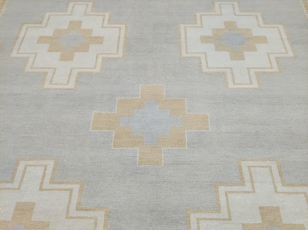 Scottsdale Neutral Hand-Knotted Wool Rug