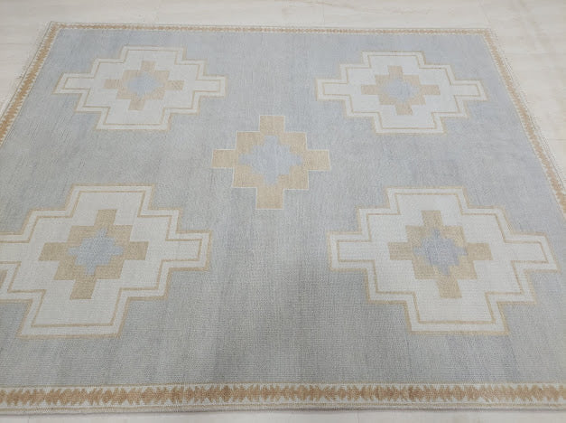 Scottsdale Neutral Hand-Knotted Wool Rug
